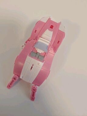 Transformers Earthrise Arcee